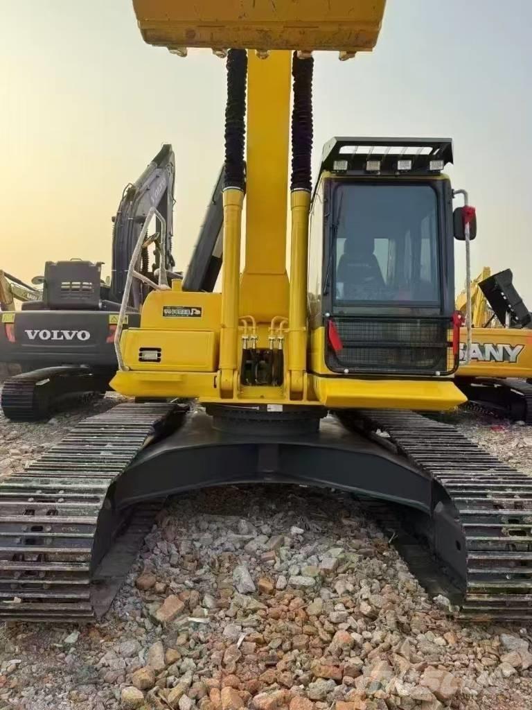Komatsu PC 240 대형 굴삭기 29톤 이상