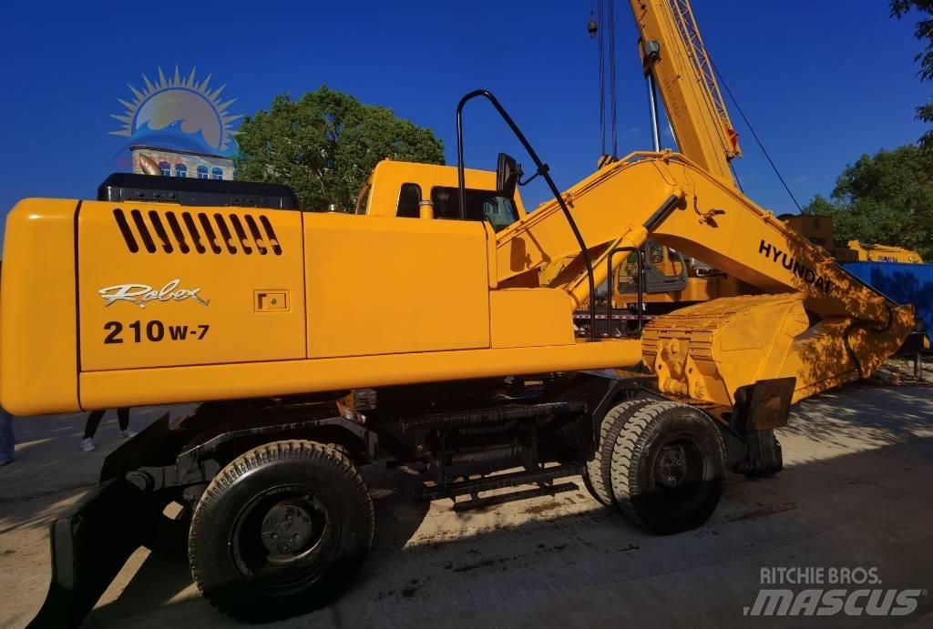 Hyundai R210W-7  휠 굴삭기