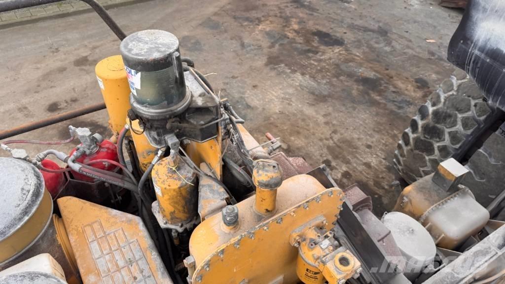 CAT 775 D 초대형 덤프 트럭