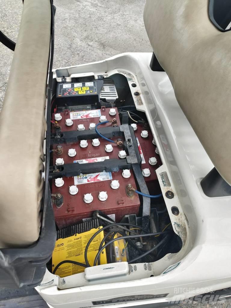 E-Z-GO RXV sähkö 골프 카트