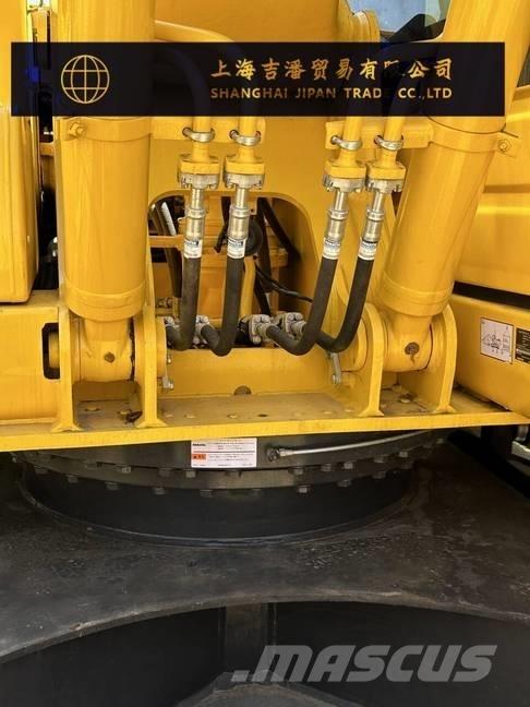 Komatsu PC 220 대형 굴삭기 29톤 이상