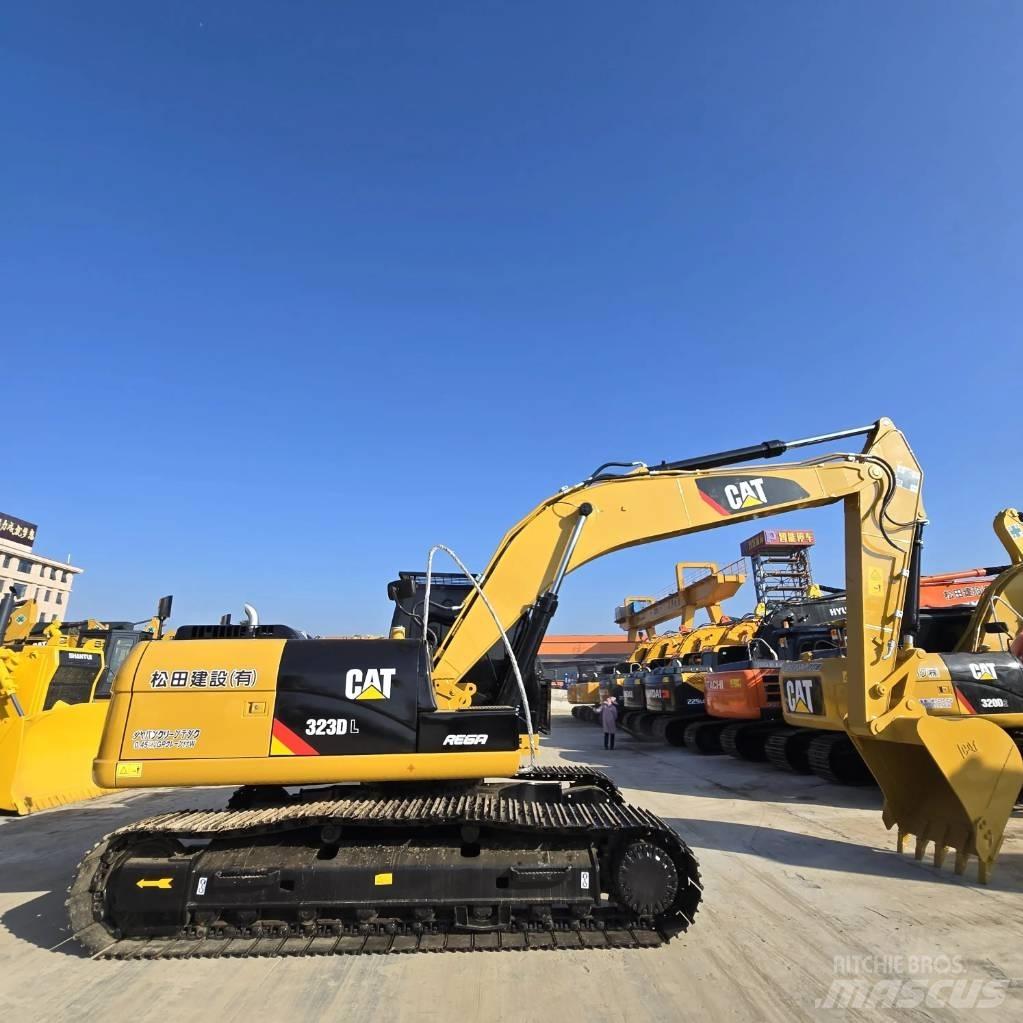 CAT 323 D L 중형굴삭기 7톤-28톤