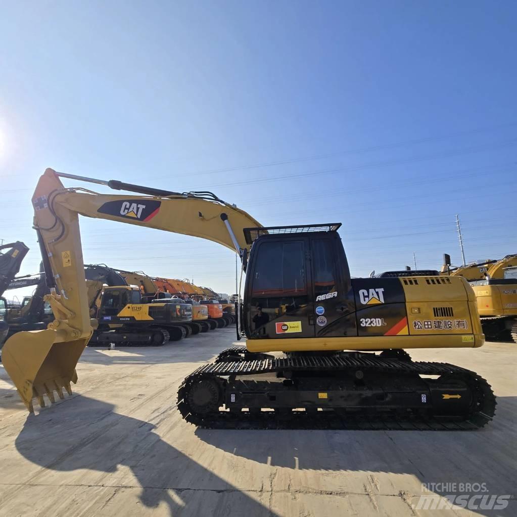 CAT 323 D L 중형굴삭기 7톤-28톤