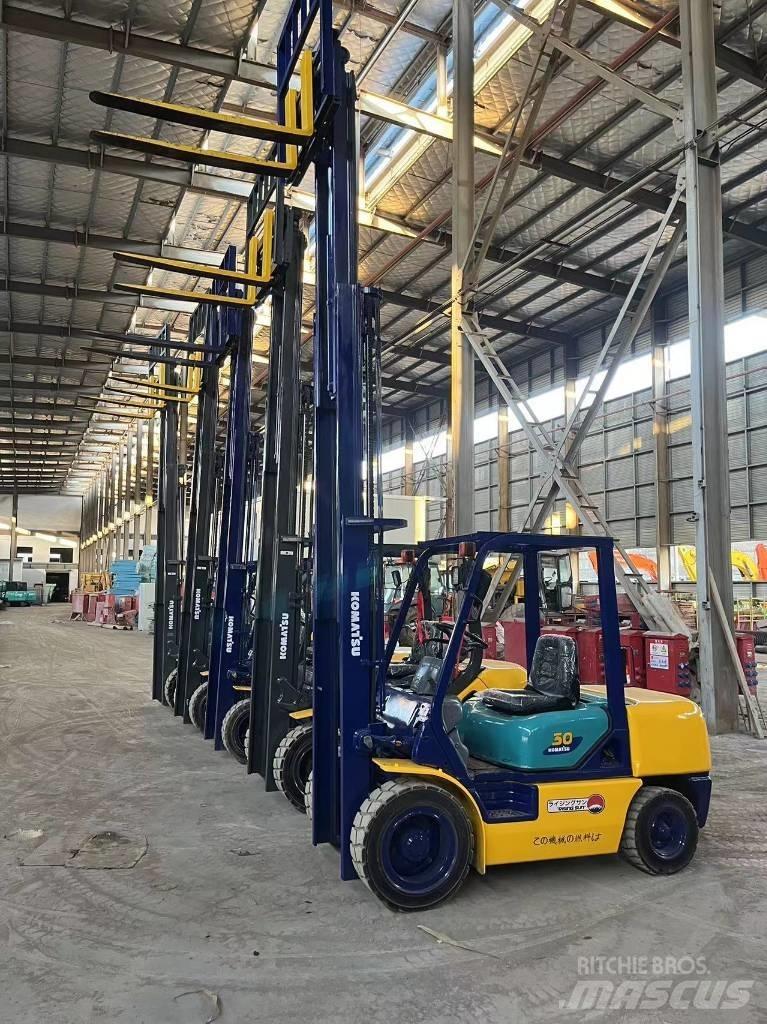 Komatsu FD 30 T-17 디젤 지게차