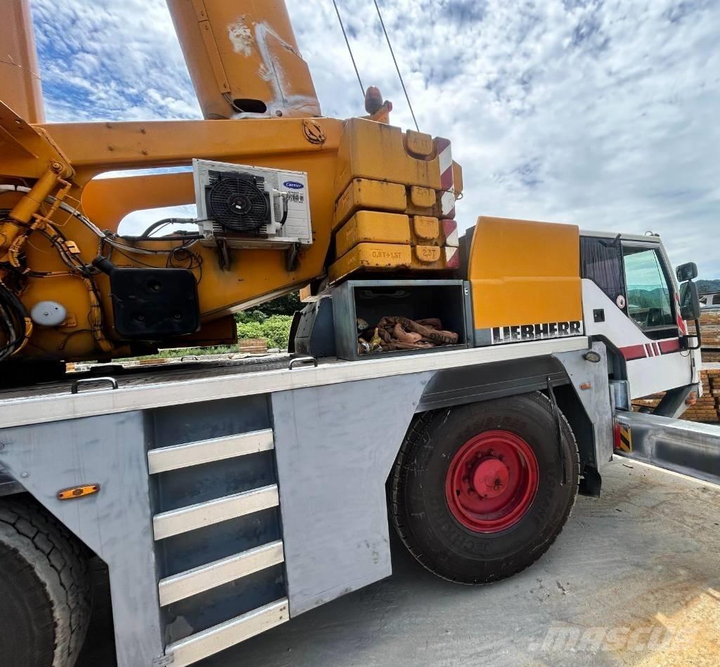 Liebherr LTM 1055 A/T 크레인