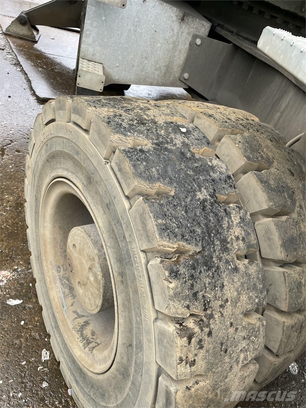 Sennebogen 830 E 폐기물/산업 처리기