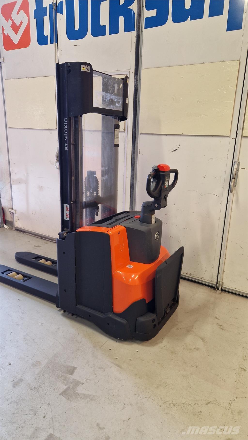 Toyota SWE140L 보행식 리치 지게차