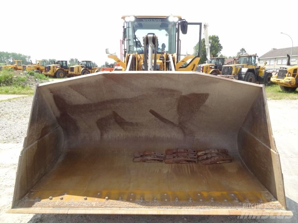 Volvo L 120 H  휠로우더