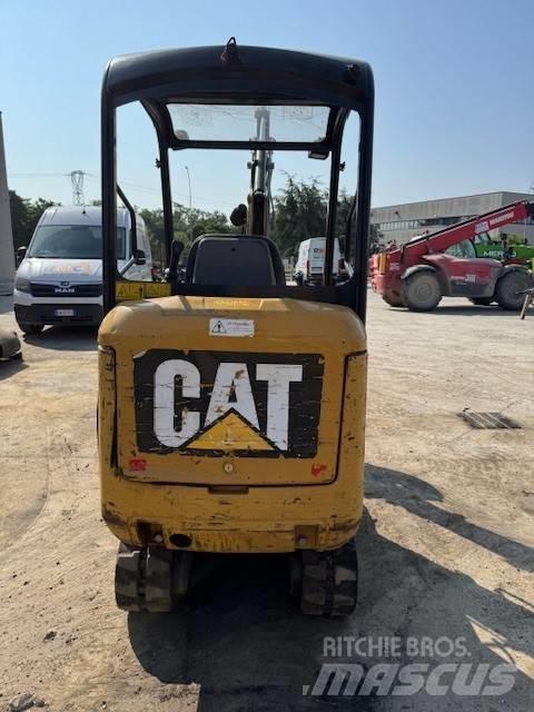 CAT 301.7 D 소형 굴삭기 7톤 미만