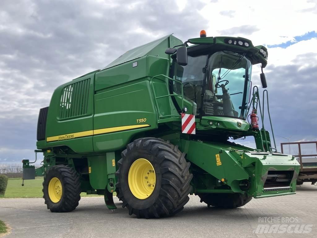 John Deere T550 콤바인 수확기