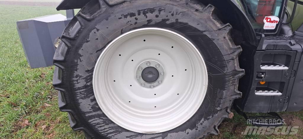 Valtra T235 active 트랙터