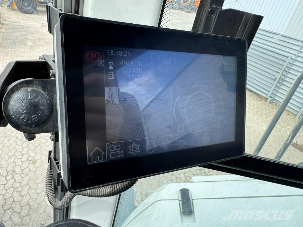 Liebherr L586  휠로우더