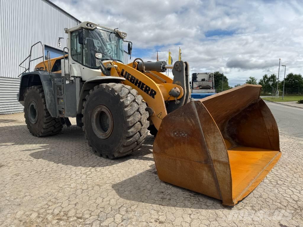 Liebherr L586  휠로우더