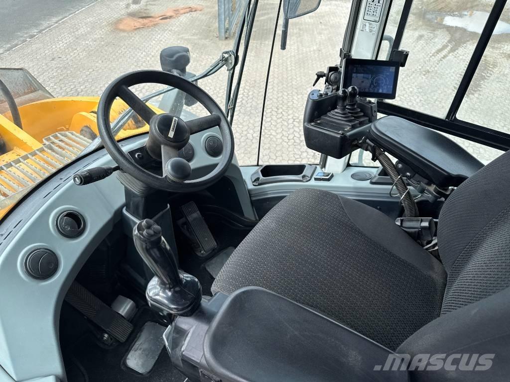 Liebherr L586  휠로우더