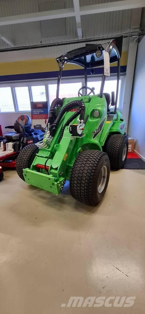 Avant 528 다목적 로더