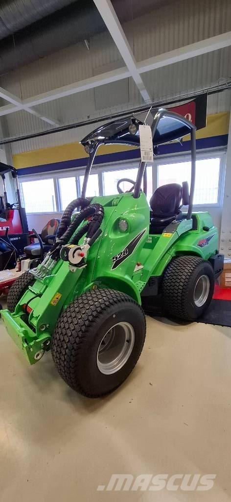 Avant 528 다목적 로더