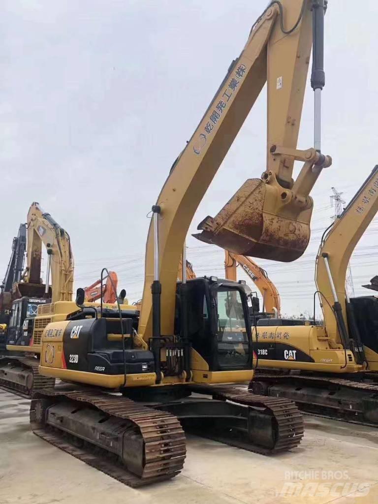 CAT 323 대형 굴삭기 29톤 이상
