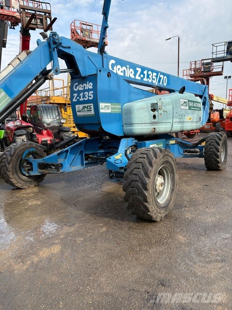 Genie Z 135/70 관절형 전동이동 리프트