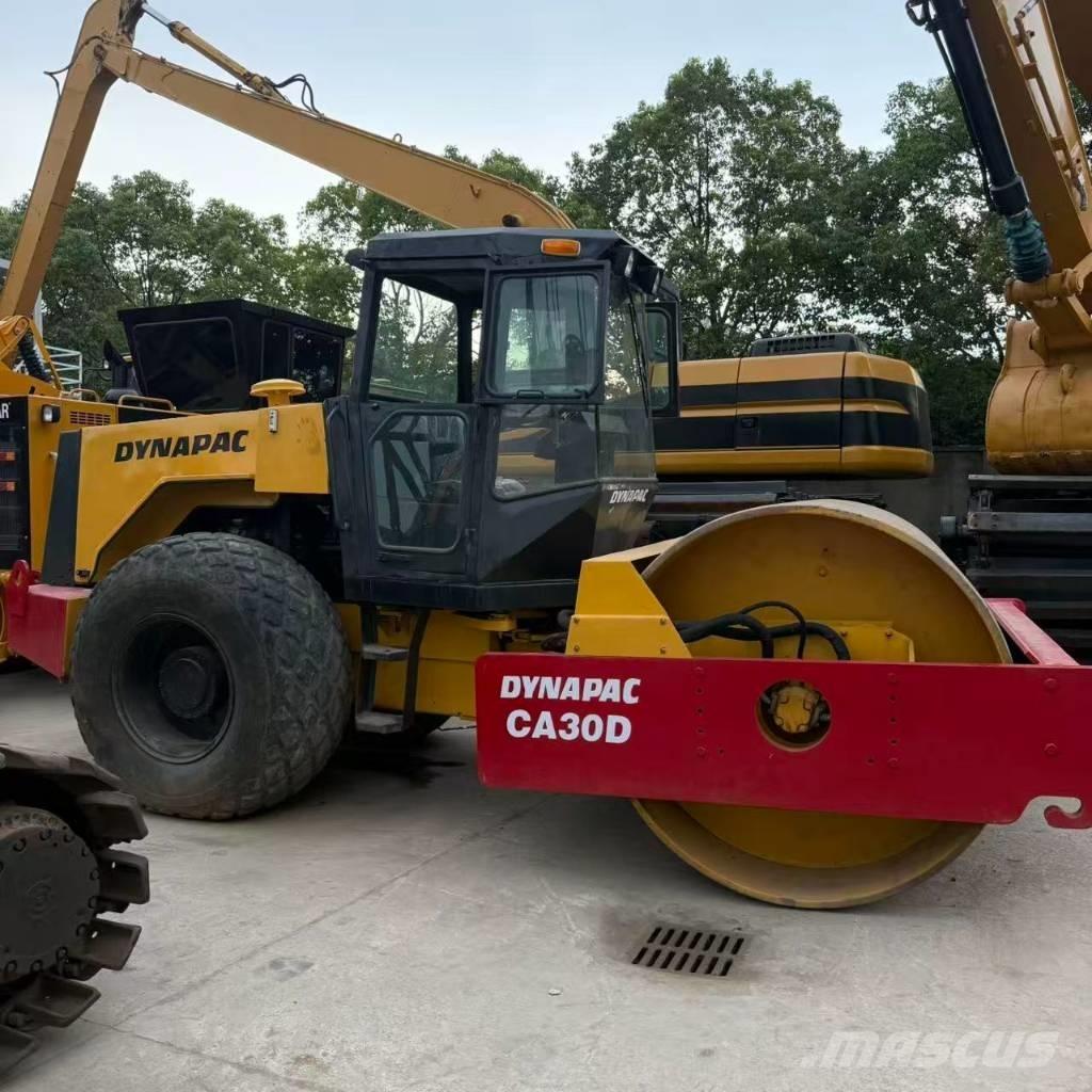 Dynapac CA 30 D 싱글 드럼 롤러