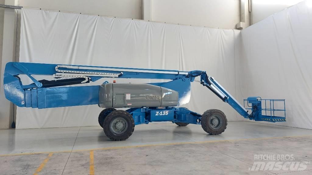 Genie ZX 135/70 관절형 전동이동 리프트