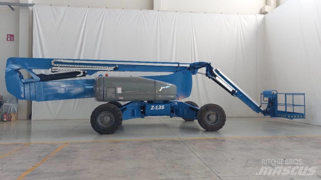 Genie ZX 135/70 관절형 전동이동 리프트