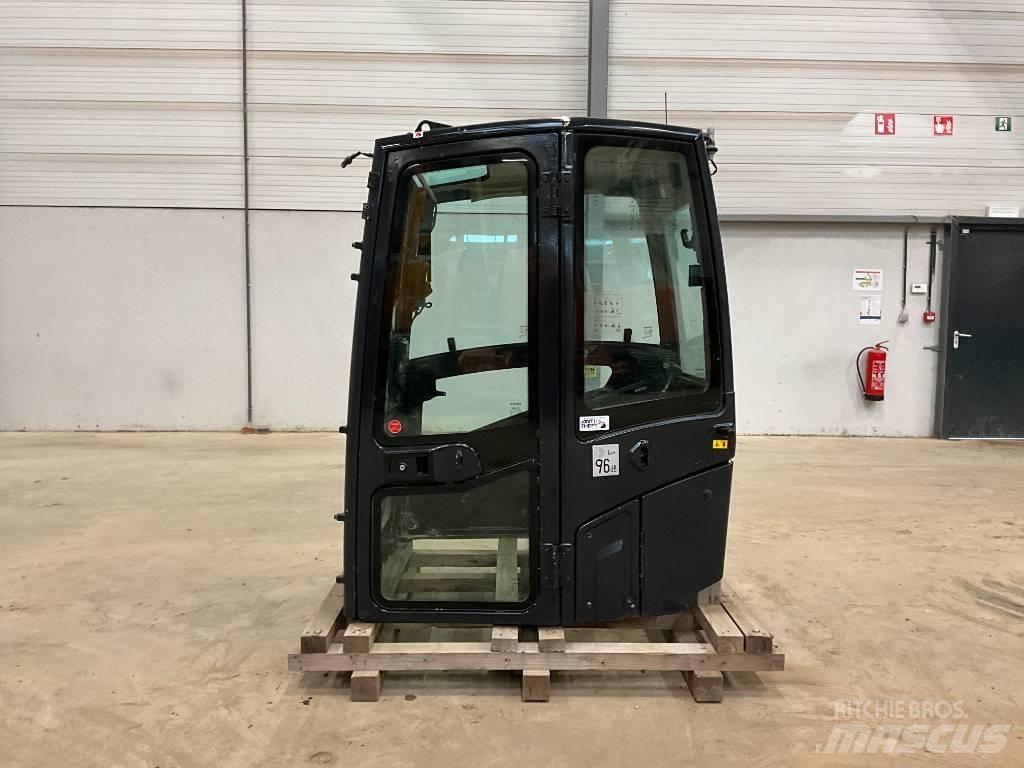 Kubota U 56-5 캐빈 및 인테리어