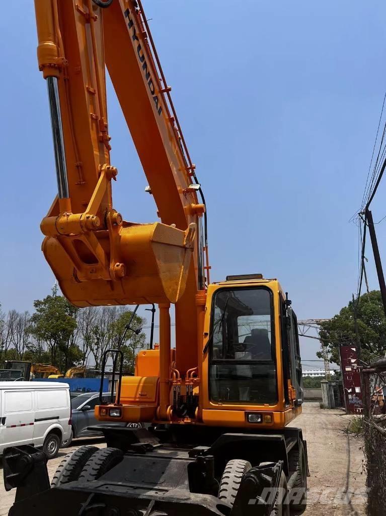 Hyundai 210W-7  휠 굴삭기