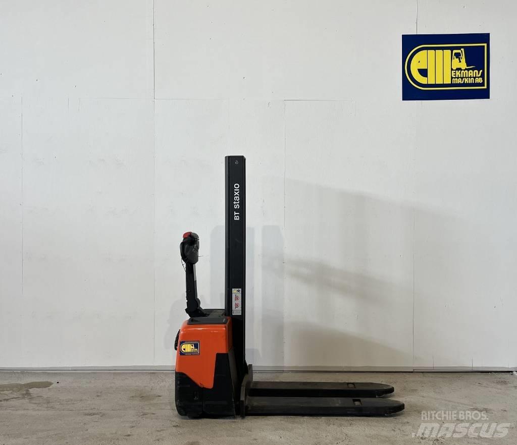 BT Truck HWE100 보행식 리치 지게차