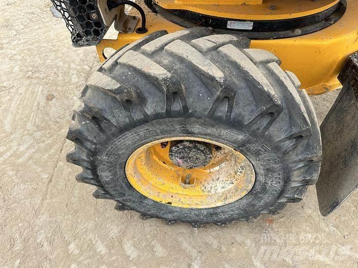 JCB 3STH 건설현장 덤프트럭
