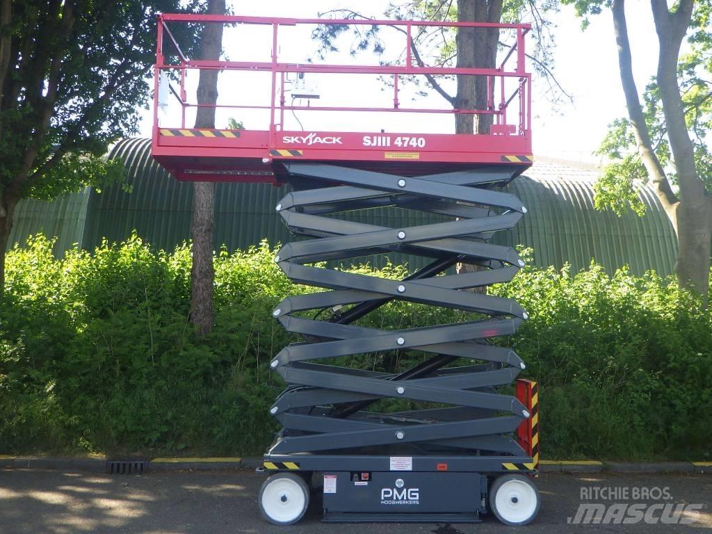 SkyJack SJ4740 가위형 리프트