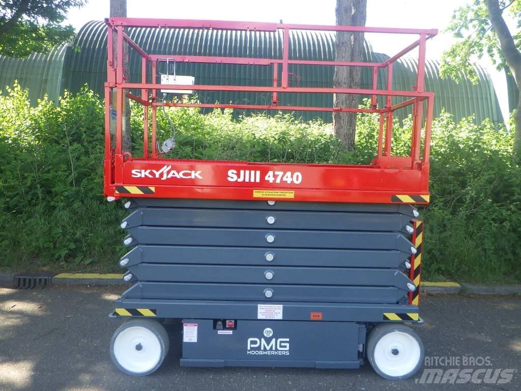 SkyJack SJ4740 가위형 리프트