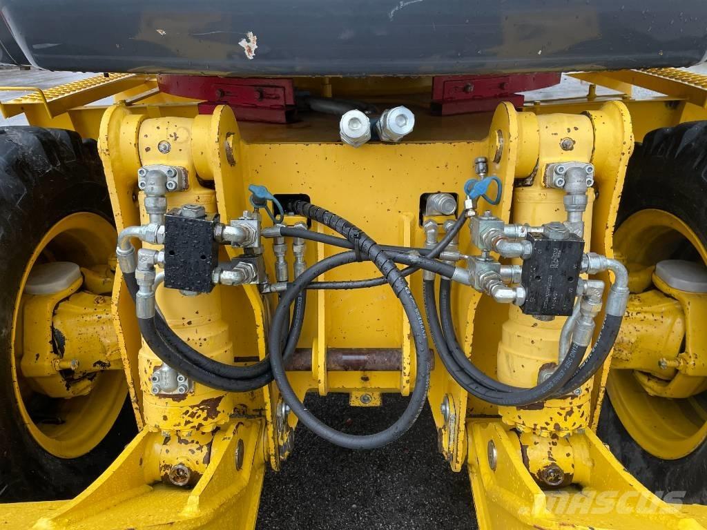 Komatsu PW 98 MR-8  휠 굴삭기