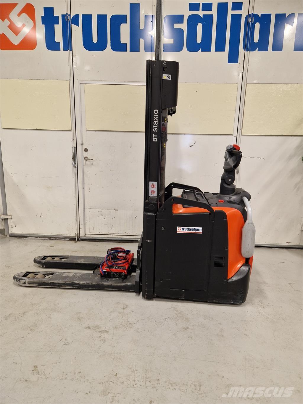 Toyota SPE120L 보행식 리치 지게차