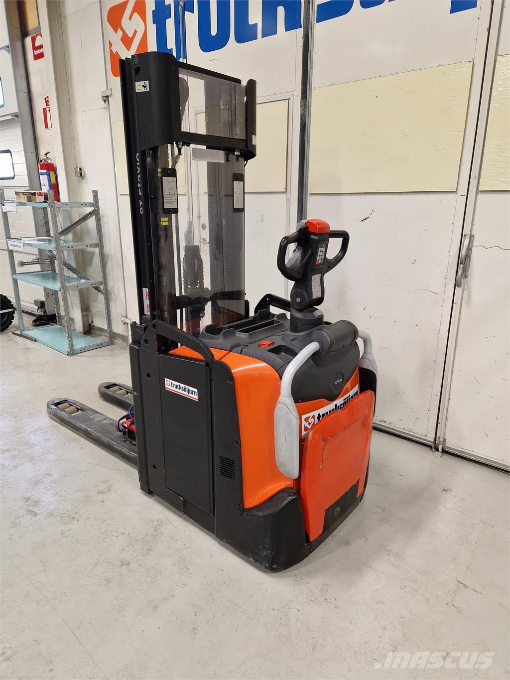 Toyota SPE120L 보행식 리치 지게차