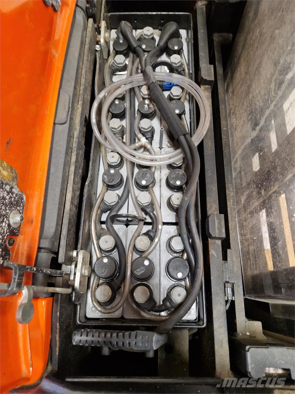 Toyota SPE120L 보행식 리치 지게차