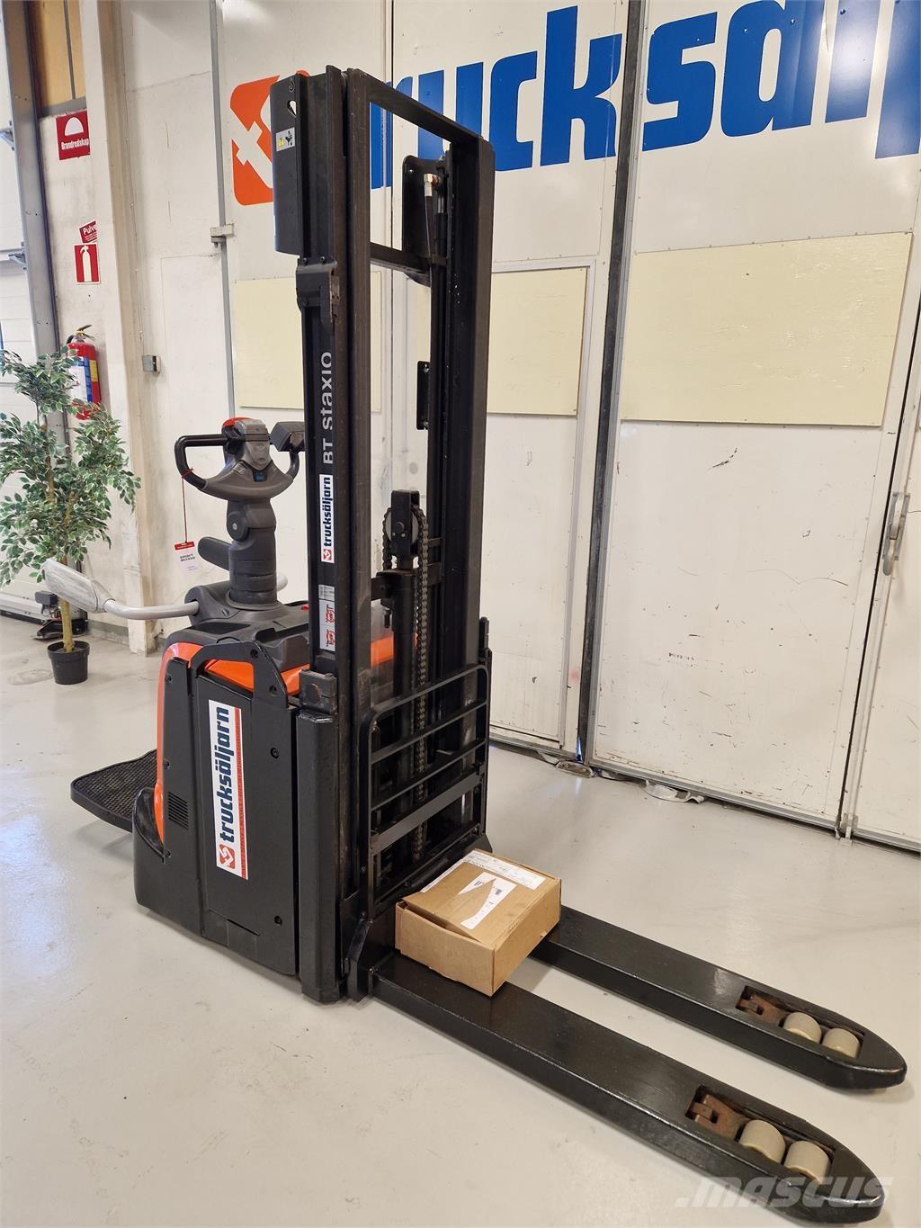 Toyota SPE120L 보행식 리치 지게차