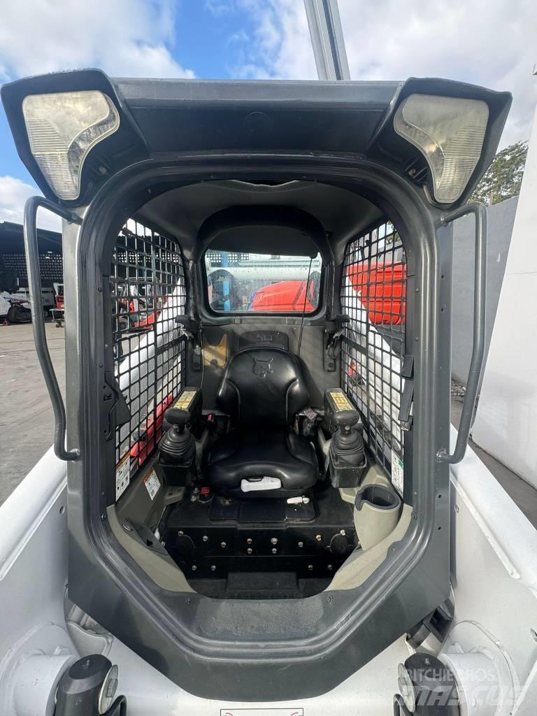Bobcat T 740  스키드로더