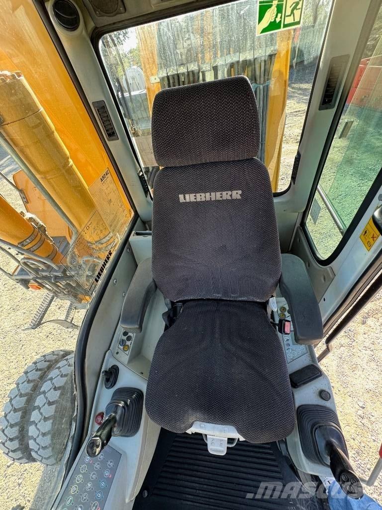 Liebherr A 924 C 폐기물/산업 처리기