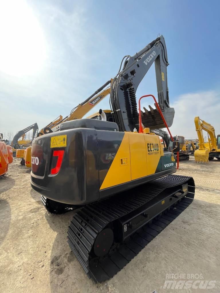 Volvo EC 140 중형굴삭기 7톤-28톤