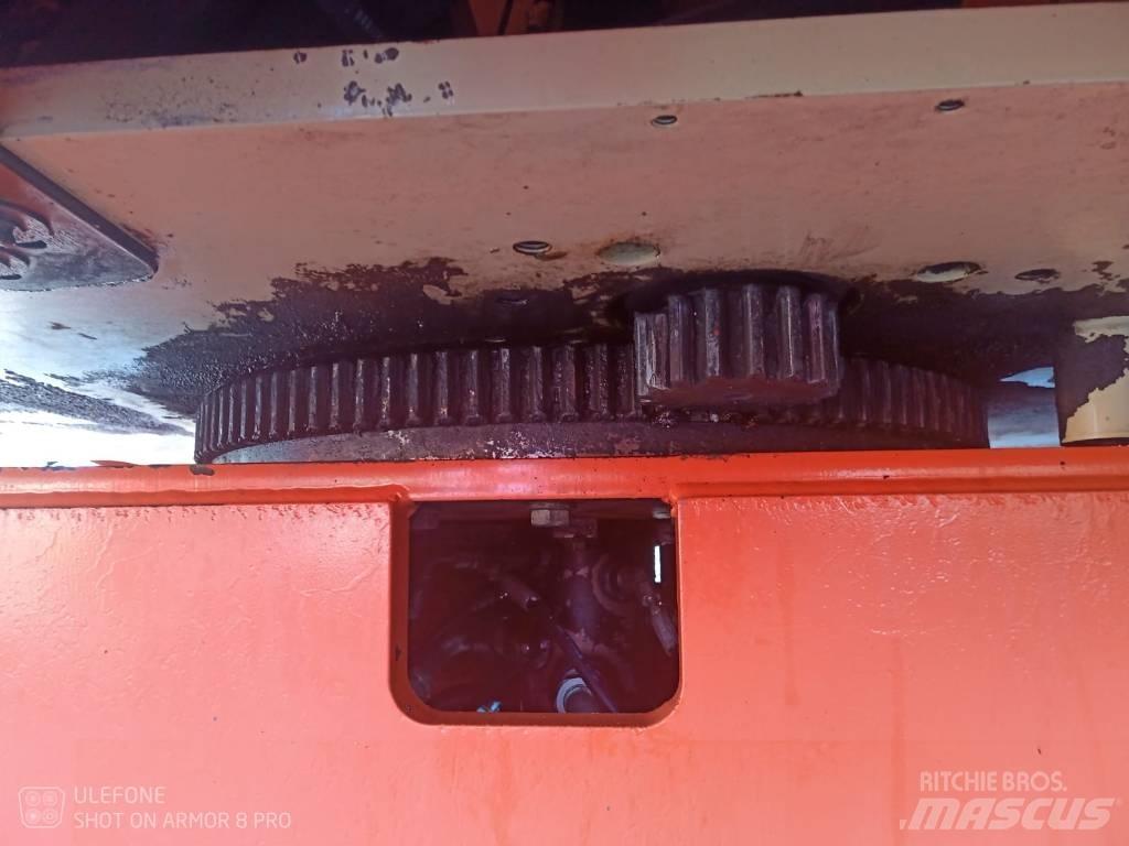JLG 800 AJ 관절형 전동이동 리프트