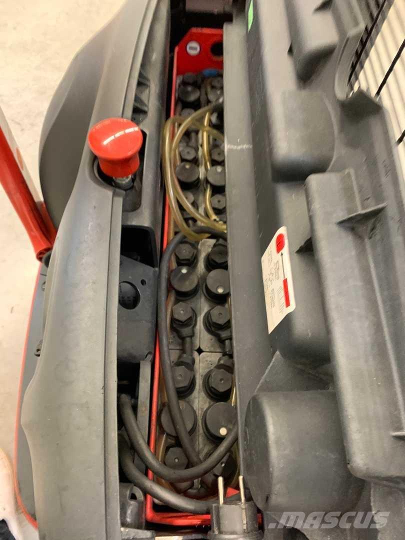 Linde L12 보행식 리치 지게차