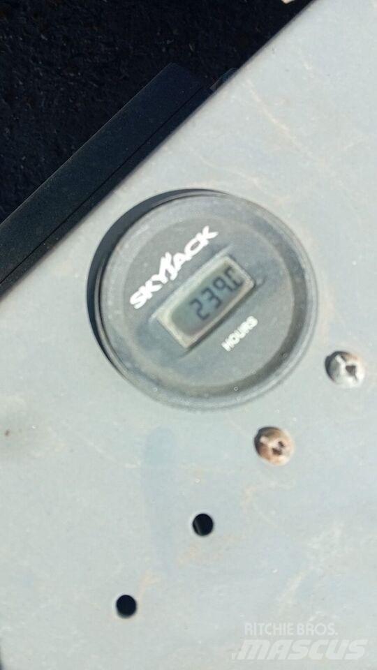 SkyJack SJ4626 가위형 리프트