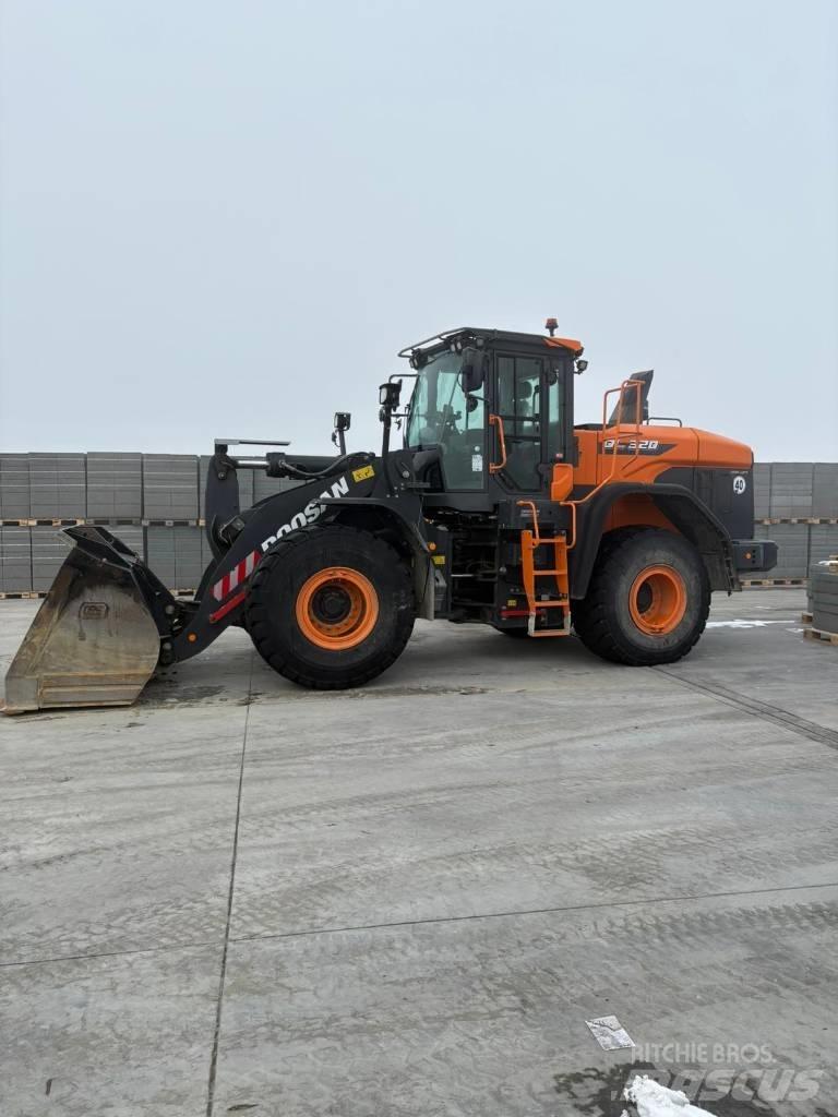 Doosan DL 320-7  휠로우더