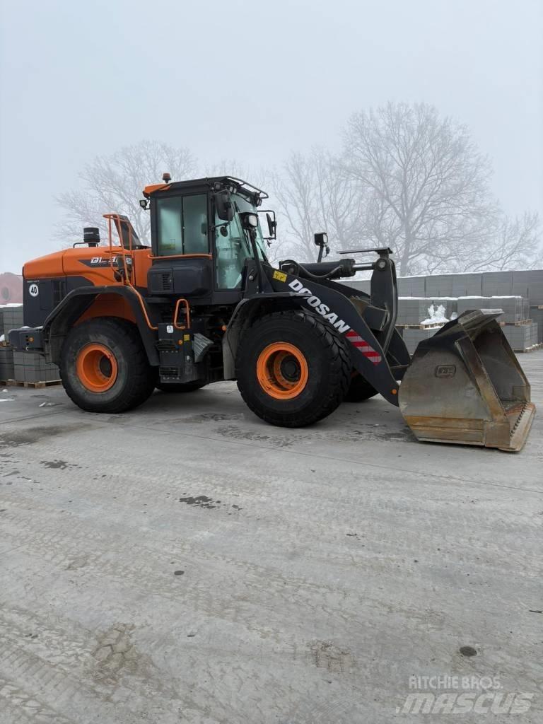 Doosan DL 320-7  휠로우더