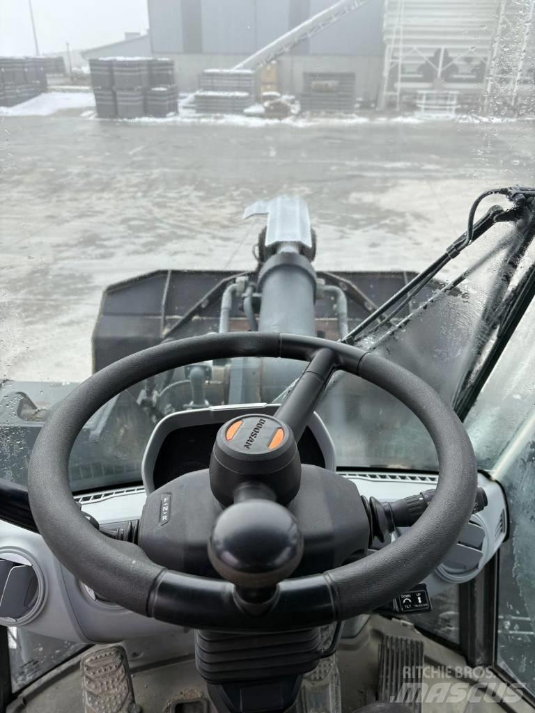 Doosan DL 320-7  휠로우더