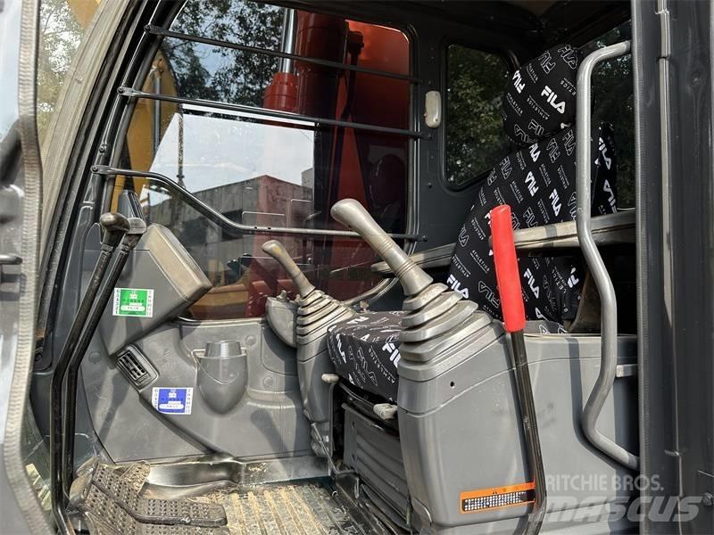 Hitachi 200  휠 굴삭기