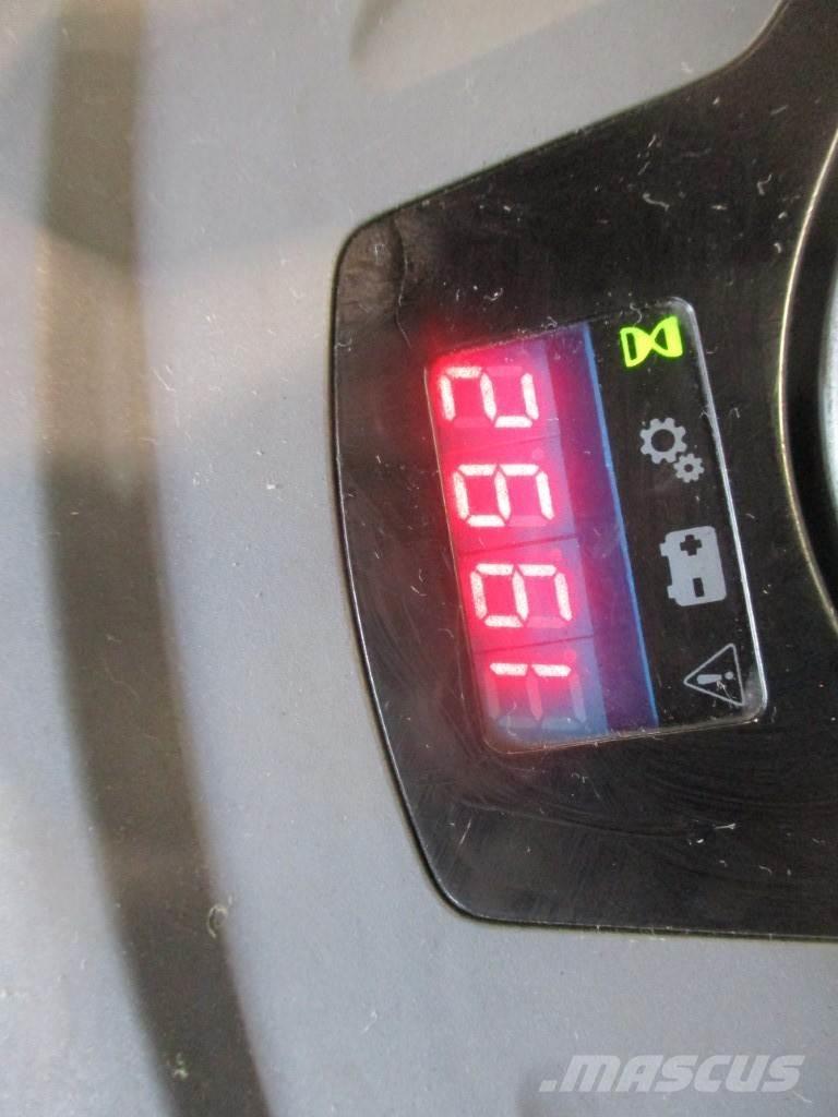 Toyota LPE 200 로우 리프터(승강대 포함)