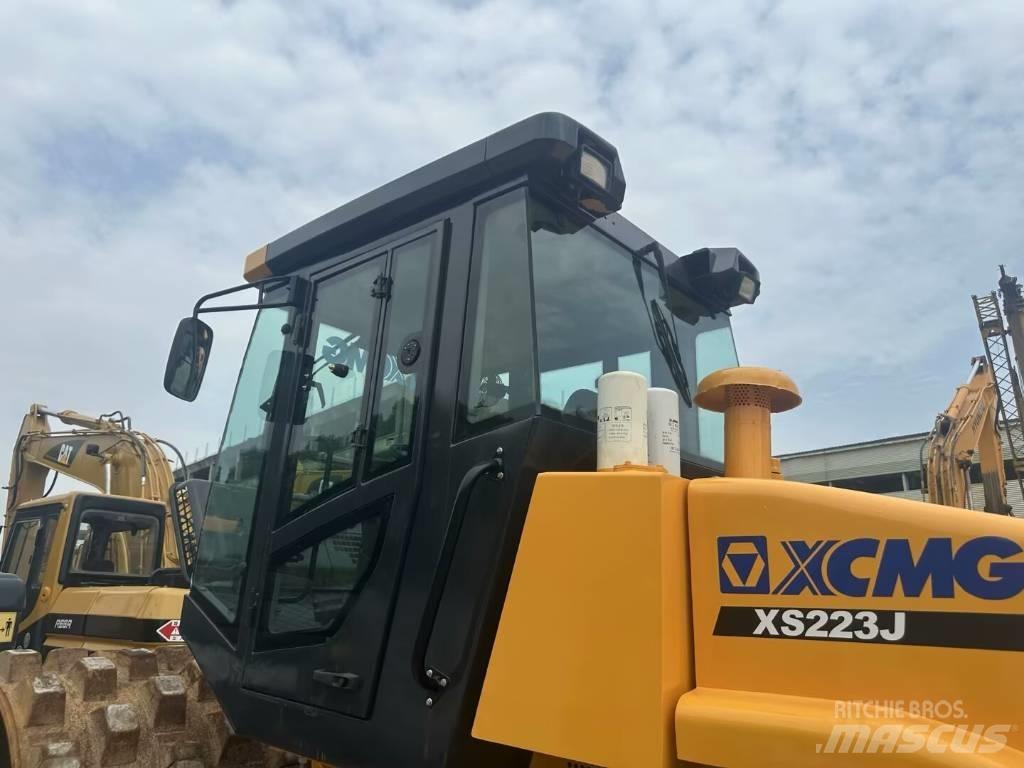 XCMG XS 223 J 싱글 드럼 롤러