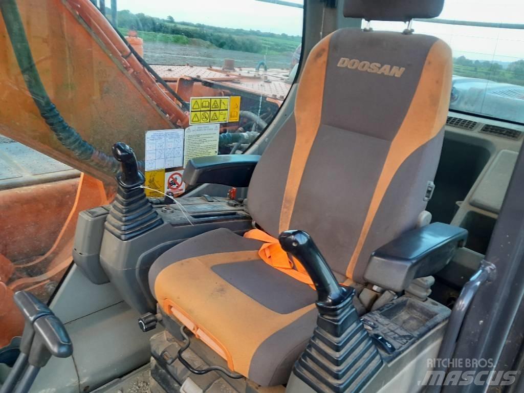Doosan DX 225 대형 굴삭기 29톤 이상