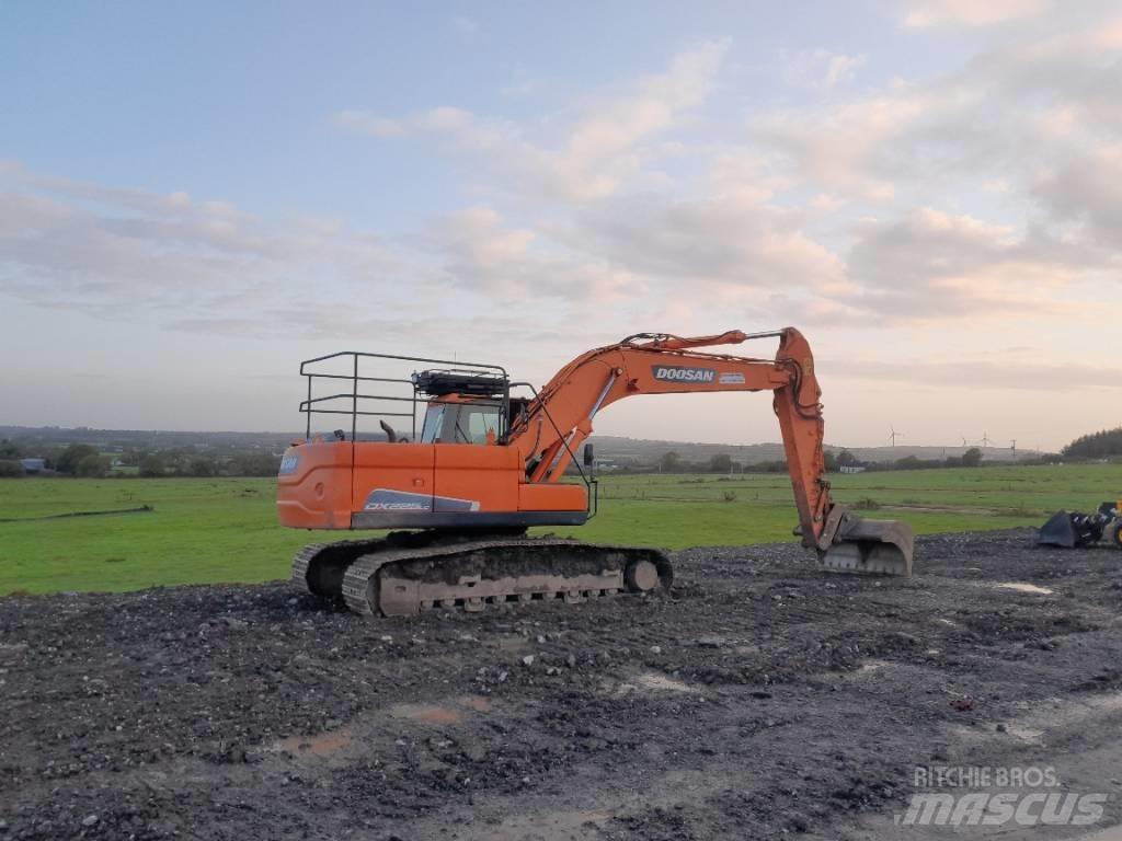 Doosan DX 225 대형 굴삭기 29톤 이상
